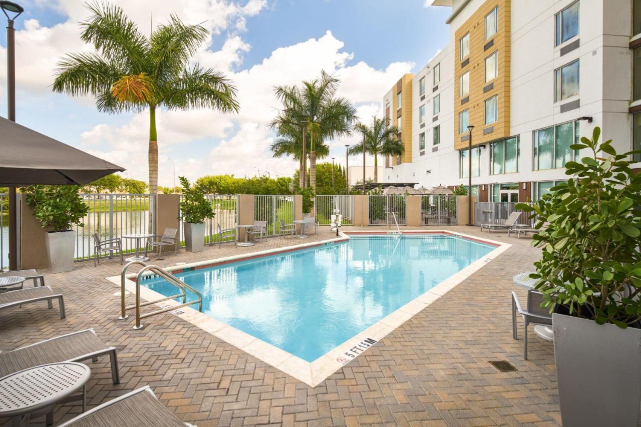 Kendale Lakes Towneplace Suites Miami Kendall West מראה חיצוני תמונה